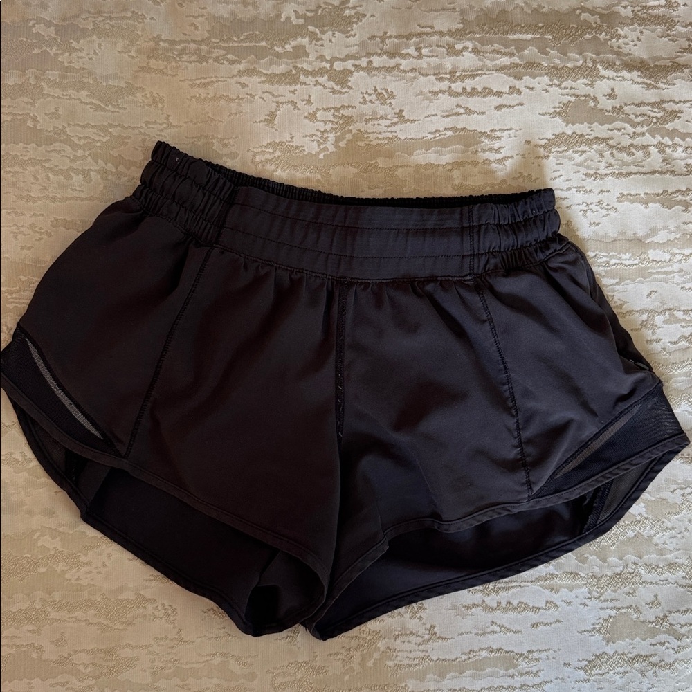 Lululemon Hotty Hot Shorts - Low Rise 2.5 inch inseam